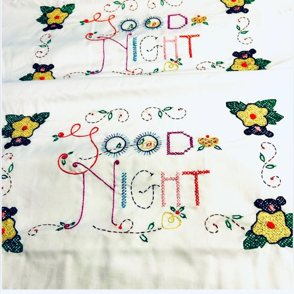 NWOT Vtg Hand Embroidered “GOOD NIGHT“ Pillocases Case Standard Sz Never Used